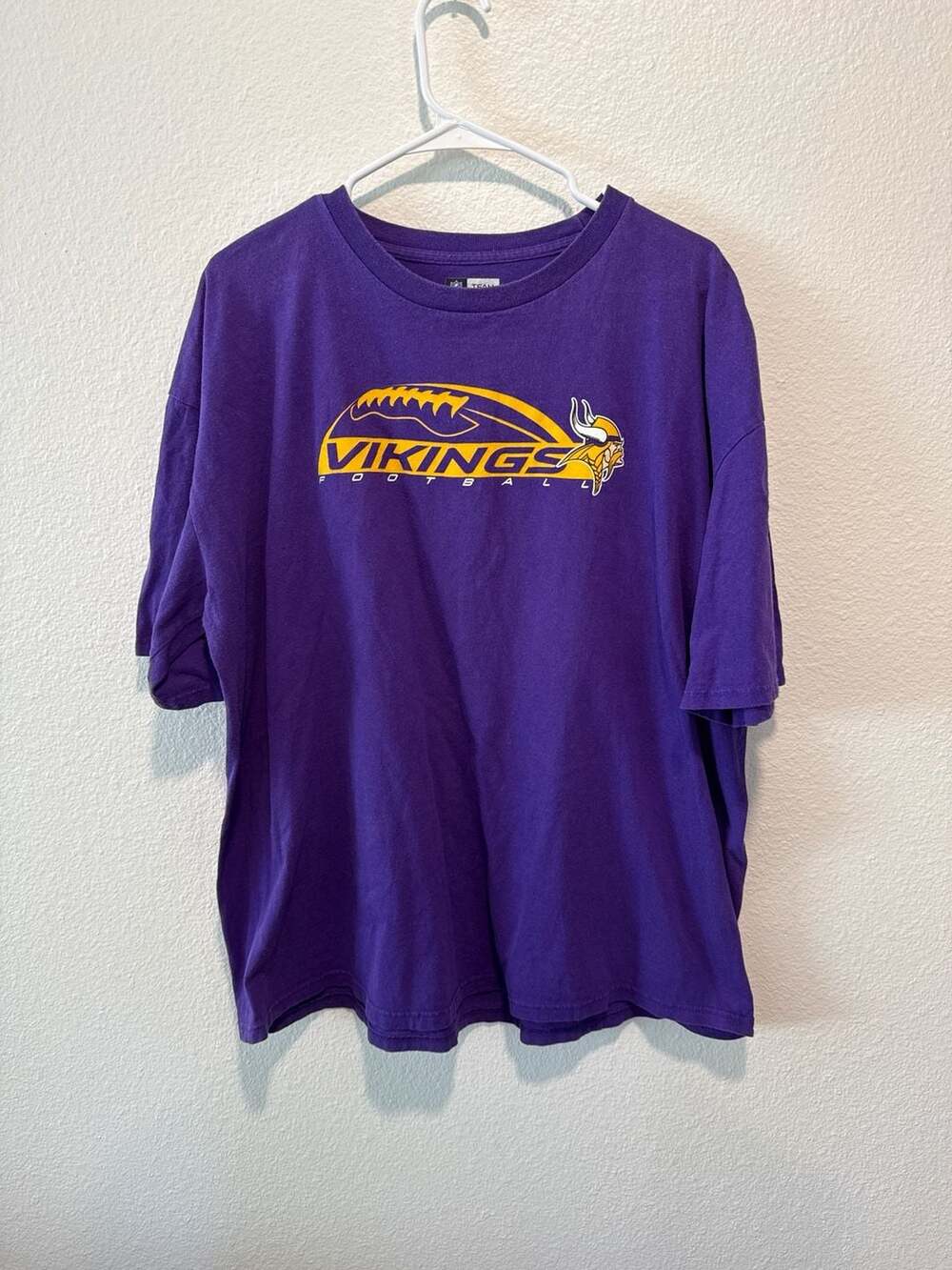 NFL Team Apparel Minnesota Vikings Football Graphic T-Shirt Size 2XL